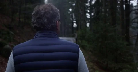 Man walking in the forest 動画素材 76282411