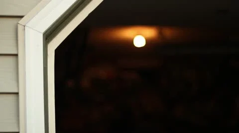 Man walking into frame and putting on full face motorcycle helmet 스톡 동영상 17907765