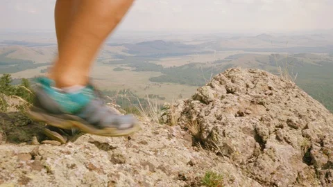 Man Walking in the Mountains 스톡 동영상 93182918