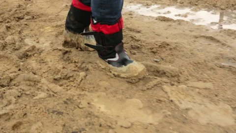 A man walking in the mud. Stock Footage 168827480