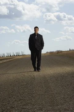 Man Walking On Road Stock-Fotos