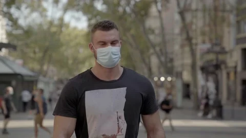 Man walking on the street with protective face mask on Video stock 140106517
