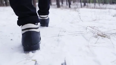 Man walking through deep snow Stockbeeldmateriaal 70989064