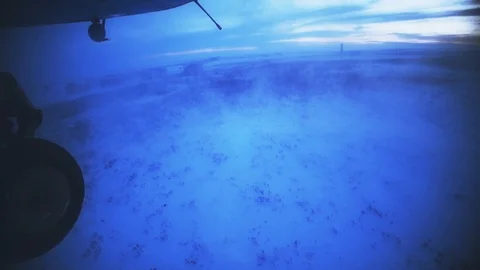 Man walking on the tundra Vidéo 100175381