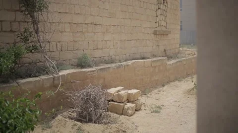 A man walks along the mosque. Video stock 62427642