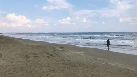 Man walks at the beach in winter Video stock 98176612
