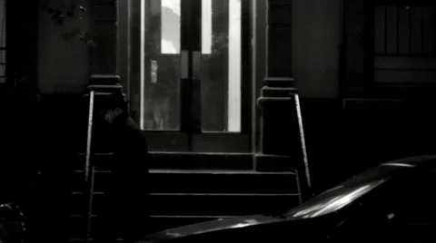 Man Walks Up To A Building Stockbeeldmateriaal 27236122