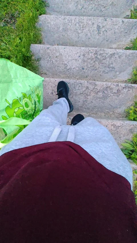 A man walks down the steps 動画素材 310694313
