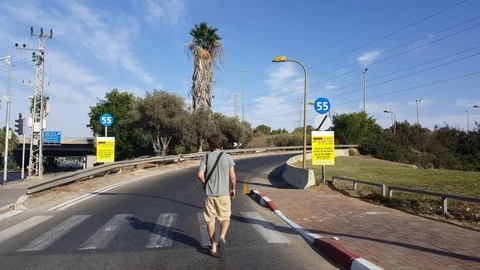 Man walks on empty highway ramp to Ayalon South highway on Yom Kippur, Tel-Aviv Видео 80260540