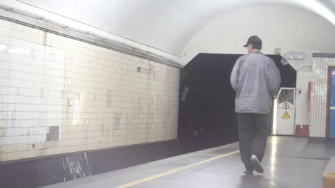 A man walks on the platform in the subway. man waiting for subway train Video stock 113993431