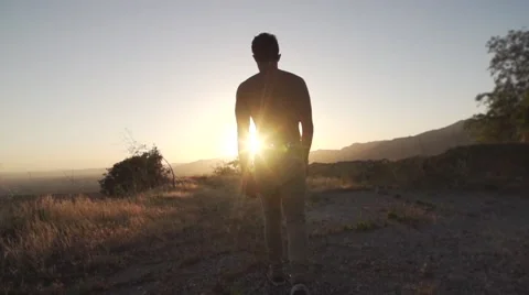Man Walks into Sunset along Mountain line in Slow Motion. 스톡 동영상 50147304