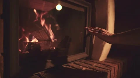 Man Warming Hands in front of Burning Fireplace, 4K Close Up. Vídeo Stock 66730728