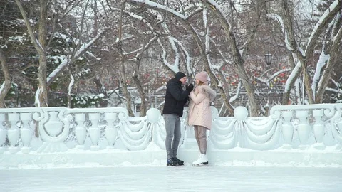 Man Warming Hands of Girlfriend on the Ice Rink 스톡 동영상 123836293