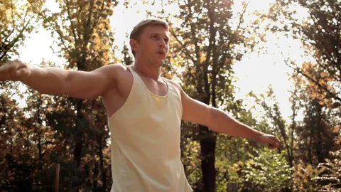 Man warming up before workout Vidéo 77875724