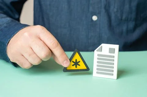 The man warns about the hidden terms of the contract. Legal risks. Fine print Stock Illustration