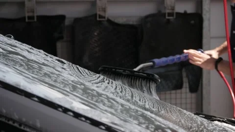 The man washes his car Vídeo Stock 248605293