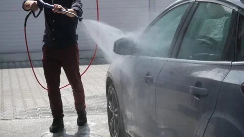 The man washes his car Видео 254119001