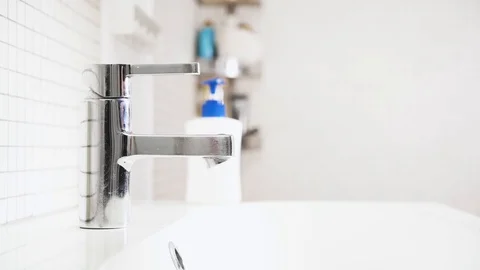 A man washes his hands. Stock Footage 128378797