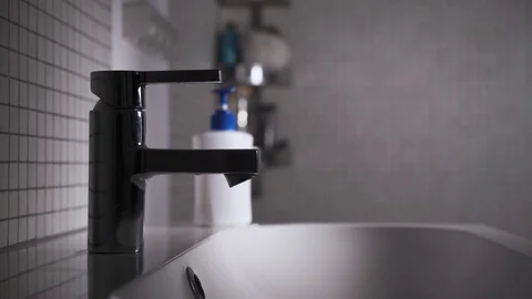 A man washes his hands. Stock Footage 128378936