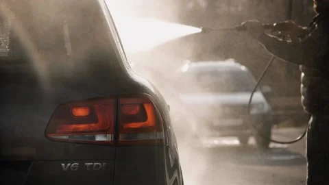 Man washing car Vidéo 131727486