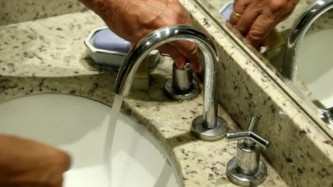 Man Washing Hands Video stock 121582732