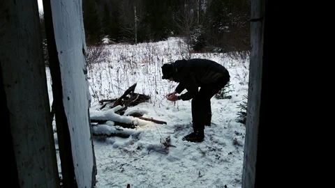 Man Washing Raw Potatoes with White Snow in Winter Forest Video stock 334239348