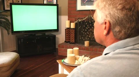 Man Watching Greenscreen on a Big Screen TV 4K Vidéo 40449165