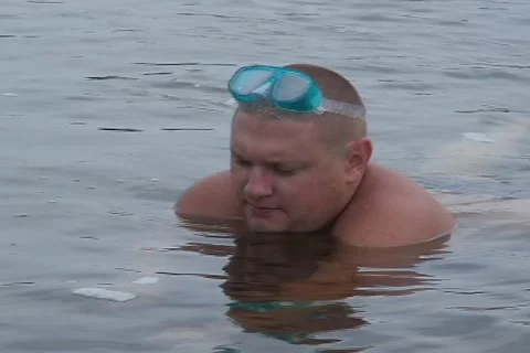 Man in water  動画素材 1063930