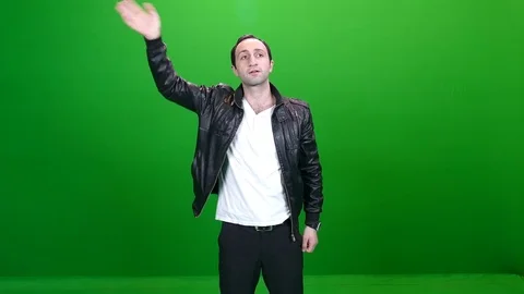 Man Waving on Green Screen Видео 83735198