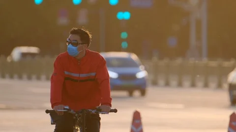 A man wearing a face mask during an outbreak of the new coronavirus Stock Footage 129283023
