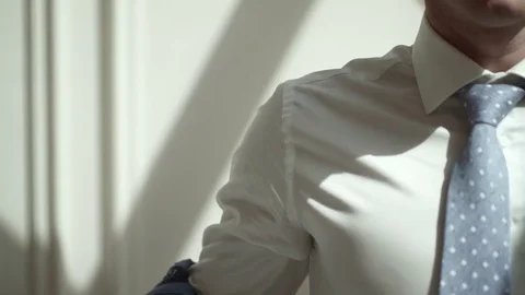 Man wearing jacket 動画素材 72674413