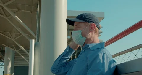 Man wearing protective mask Stock-Footage 128450553
