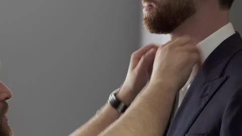 Man wears a tie Stock Footage 137580658