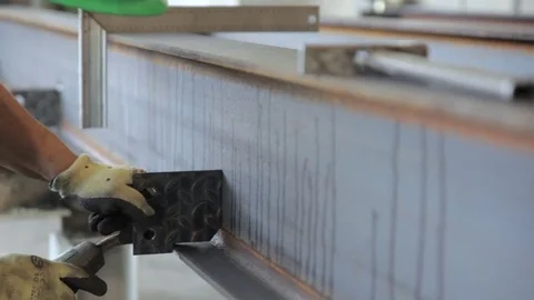 Man welding a beam 動画素材 70233335