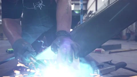 Man Welding Close-Up Slow Motion 4K Stock-Footage 164401039