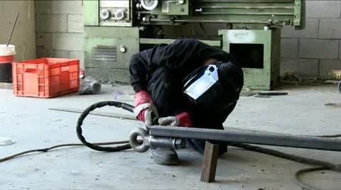 Man Welding in Factory 2 Video stock 21471095