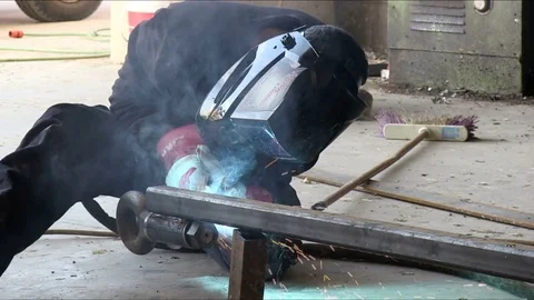 Man Welding in Factory 스톡 동영상 75333836