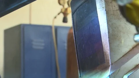 A man with a welding mask Видео 88695559