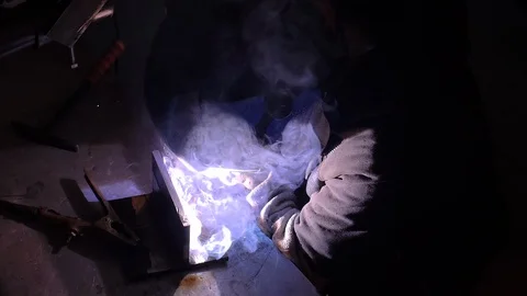 Man welding a pipe in slow motion Stock Footage 120298088