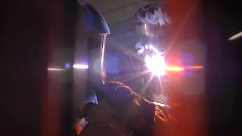 Man welding a pipe in slow motion Stock Footage 120298094