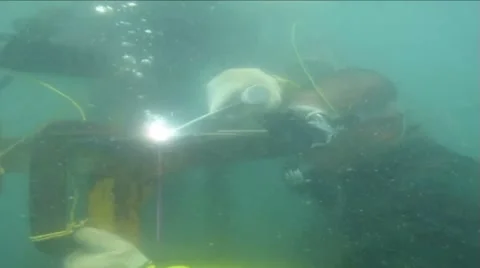The man welding underwater Stock Footage 65263066