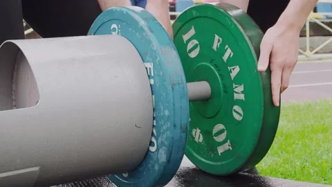 Man which pull weights 스톡 동영상 169692577