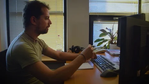 Man wield a pen in his hand Stock Footage 71042035
