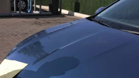 A man wipes a car Stockbeeldmateriaal 308536914