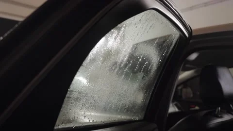 A man wipes the car window with a cleaning disinfectant. Видео 143838551