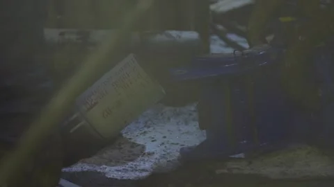 Man wipes the pipe thread on the drilling rig Stock Footage 143328736