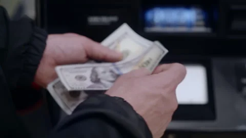 Man withdrawing us dollars from atm Vidéo 336710745