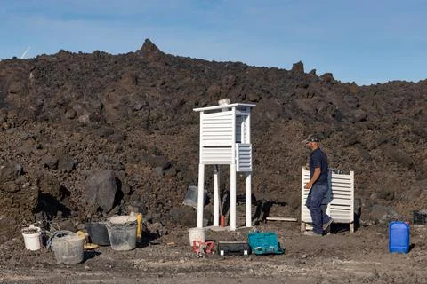Man at work building a protective cover for meteorology instruments Fotos de archivo