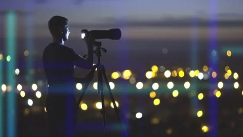 The man work with a camera on the night city light holographic background Vídeos de archivo 133720609