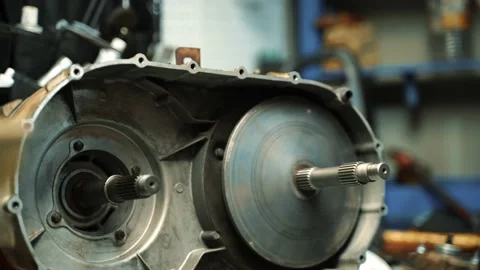 A man in work gloves assembles a CVT box for an ATV, repair work Vidéo 156078613